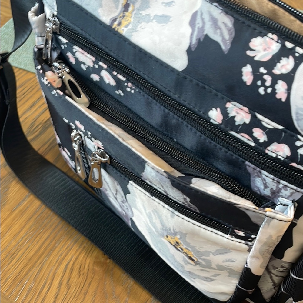 Floral Crossbody Bag - Picture 4 of 6